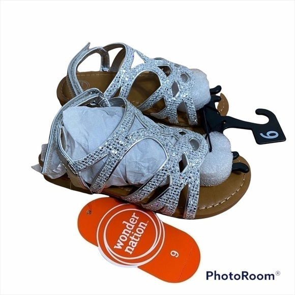 Silver Sandals NWT Sz 9 Girls Toddler Open Toe - Picture 1 of 6